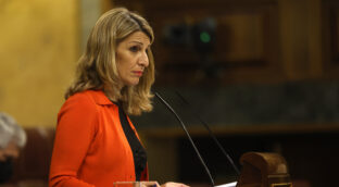 ‘La dama roja’, la primera biografía de la política mejor valorada del actual Gobierno de coalición