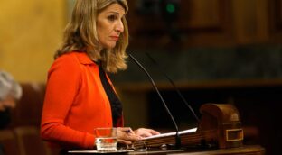 ‘La dama roja’, la primera biografía de la política mejor valorada del actual Gobierno de coalición