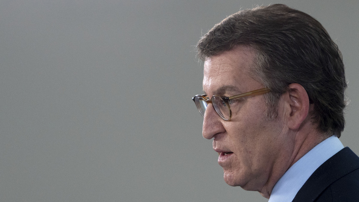 Feijóo acusa al Gobierno de «vivir al día» y pide devolver parte del impuesto sobre la renta