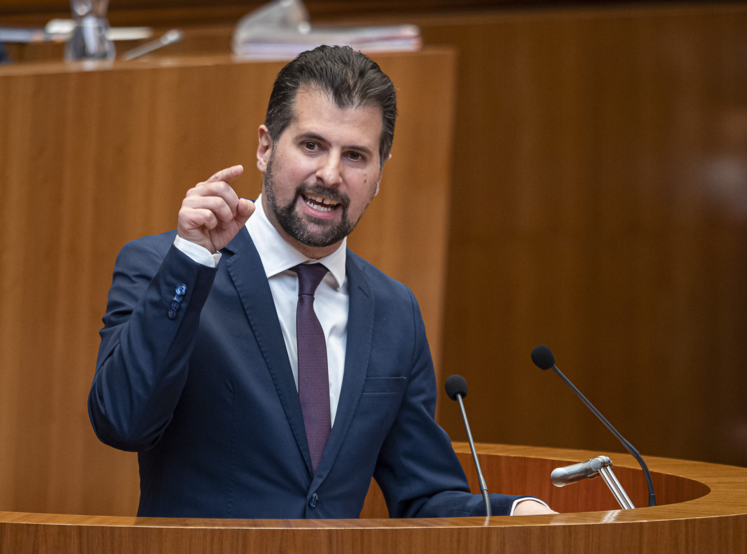 Tudanca llama «a ponerse en pie» para restaurar la confianza en política