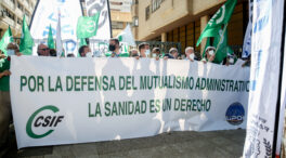 CSIF y JUPOL se concentran frente a MUFACE para protestar por los recortes sanitarios