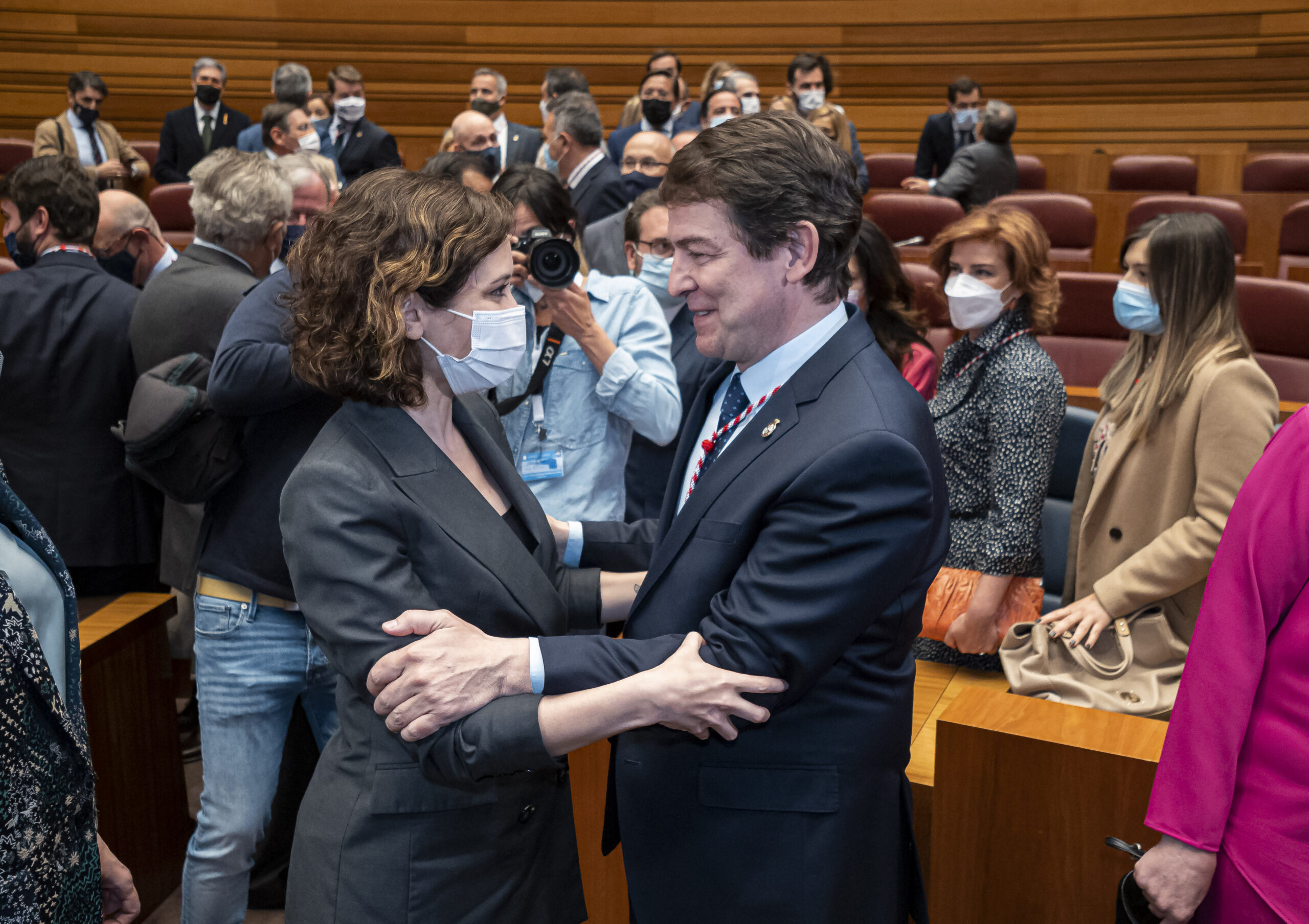 Ayuso se congratula de que Castilla y León sea una comunidad «socialismo free»