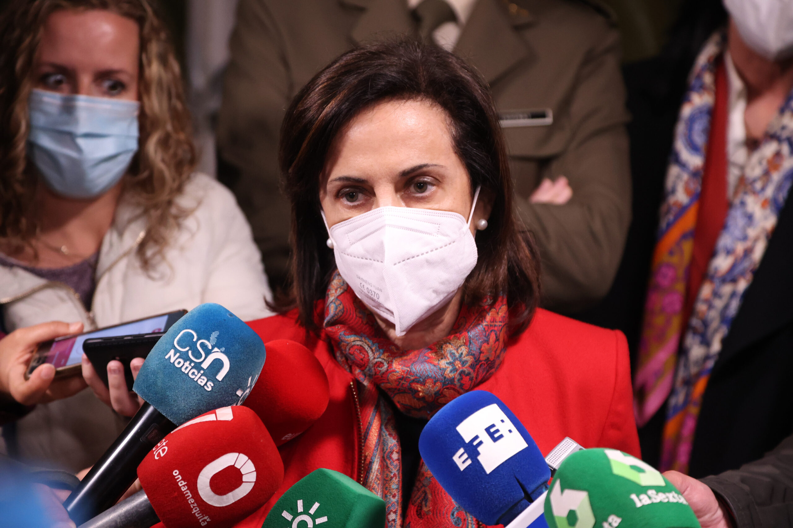 La ministra Margarita Robles estalla contra Belarra: «Ojalá pueda convencer a Putin»