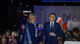 Francia mantiene a Macron en el Elíseo en unas elecciones que elevan a la ultraderecha