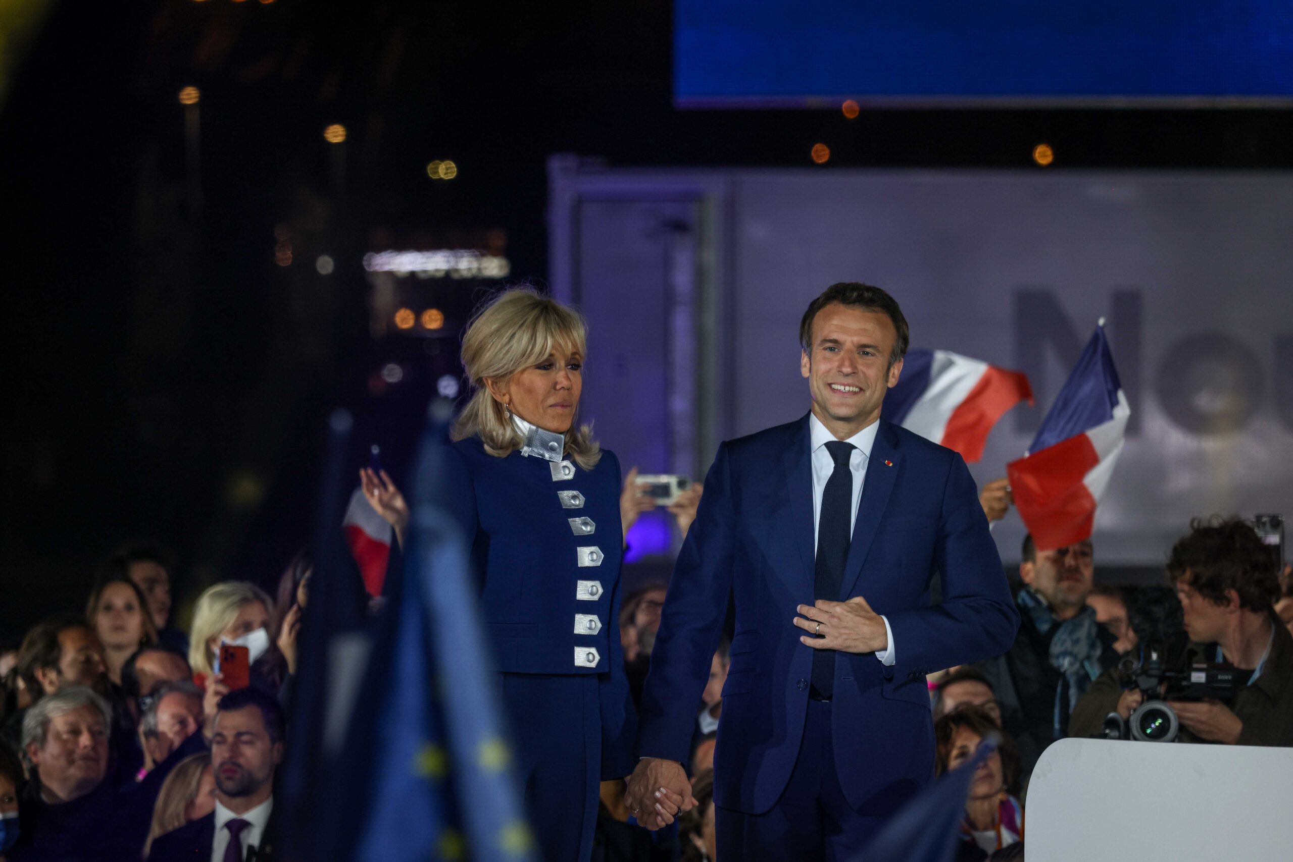 Francia mantiene a Macron en el Elíseo en unas elecciones que elevan a la ultraderecha