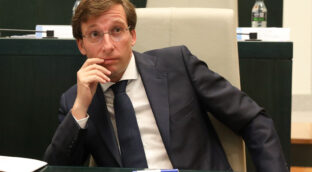 Almeida «blinda» a la coordinadora de Presupuestos, Elena Collado