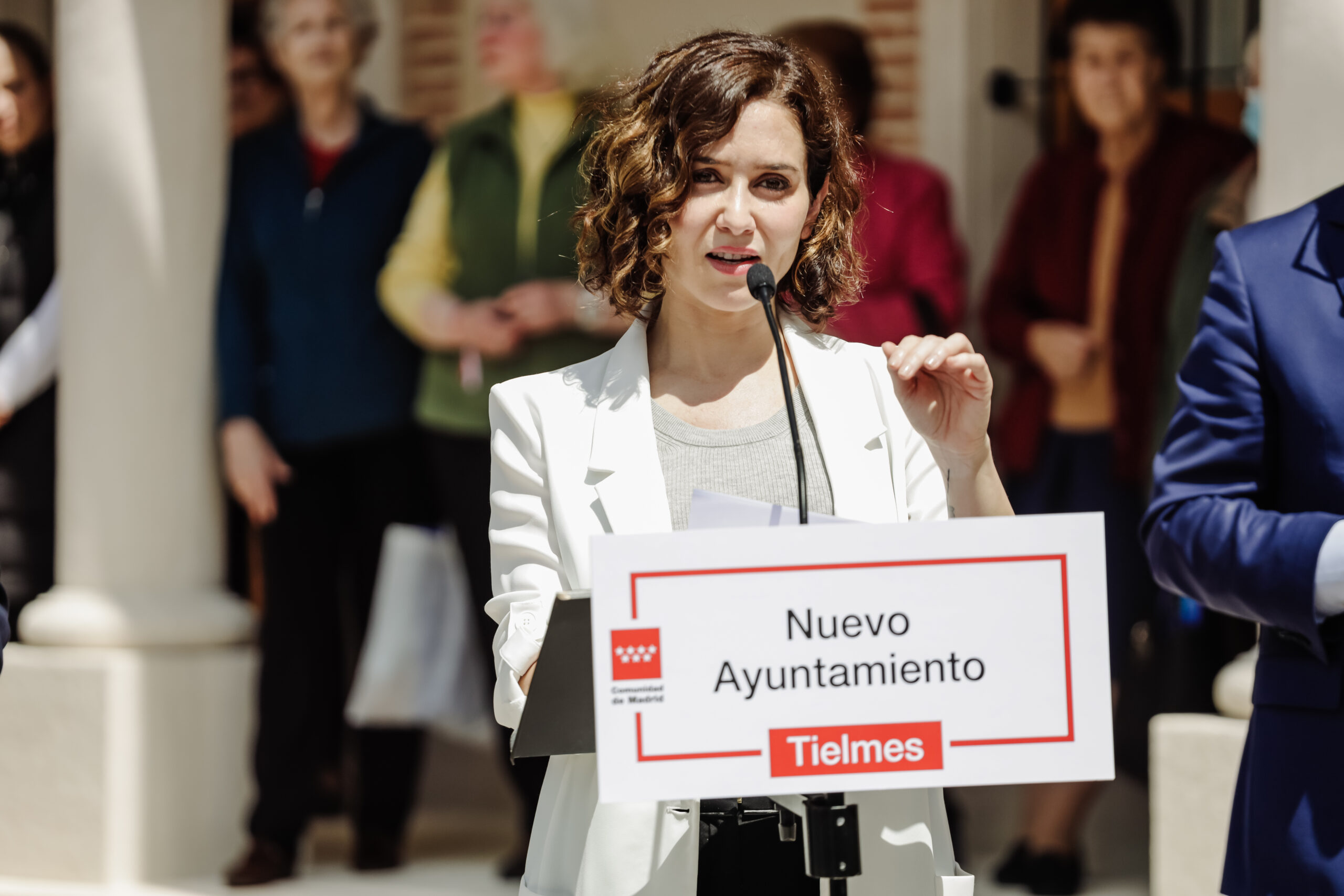 Ayuso carga contra la modificación del currículo de la ESO