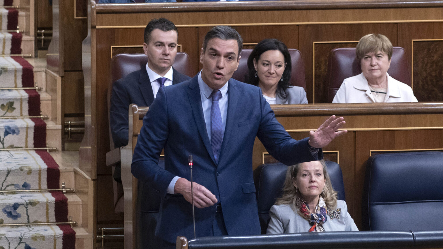 El Gobierno acepta negociar su decreto ‘antiguerra’ ante la falta de apoyos