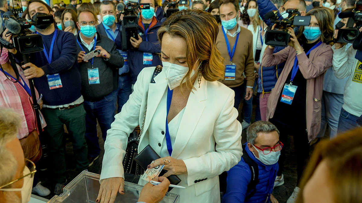 Cuca Gamarra entiende la «decisión personal» de Casado de dejar la política