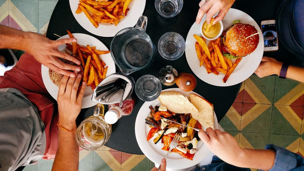 Debate en Países Bajos: ¿a qué edad se puede comer una hamburguesa?