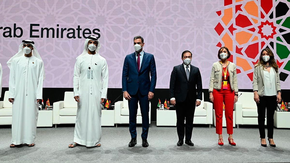 Sánchez esgrime «materia clasificada» para no aclarar por qué viajó a Emiratos con un equipo de 45 personas