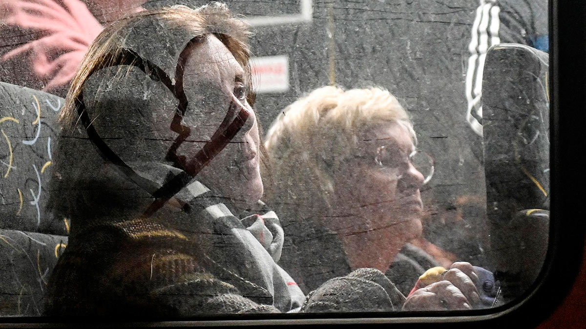 Al menos siete muertos y casi una treintena de heridos en un ataque contra autobuses de evacuación en Járkov