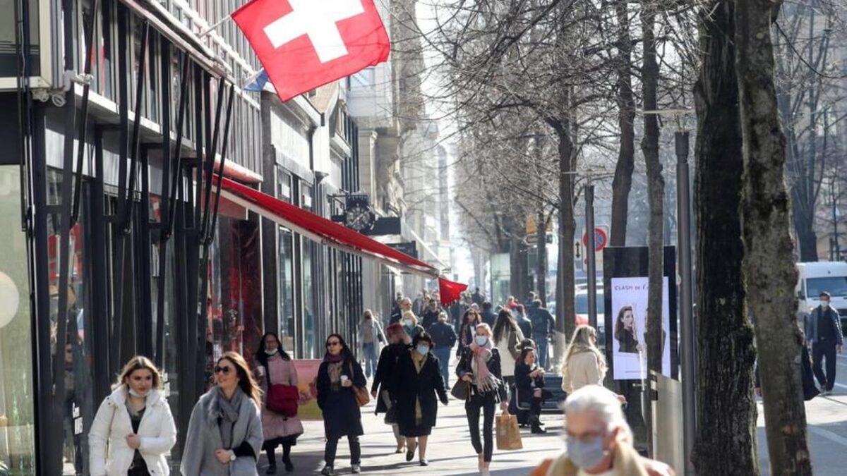 Suiza levanta sus últimas restricciones covid: adiós a la mascarilla en el transporte público