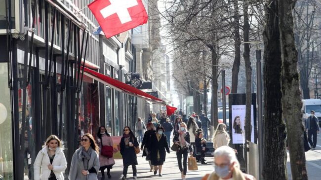 Suiza levanta sus últimas restricciones covid: adiós a la mascarilla en el transporte público