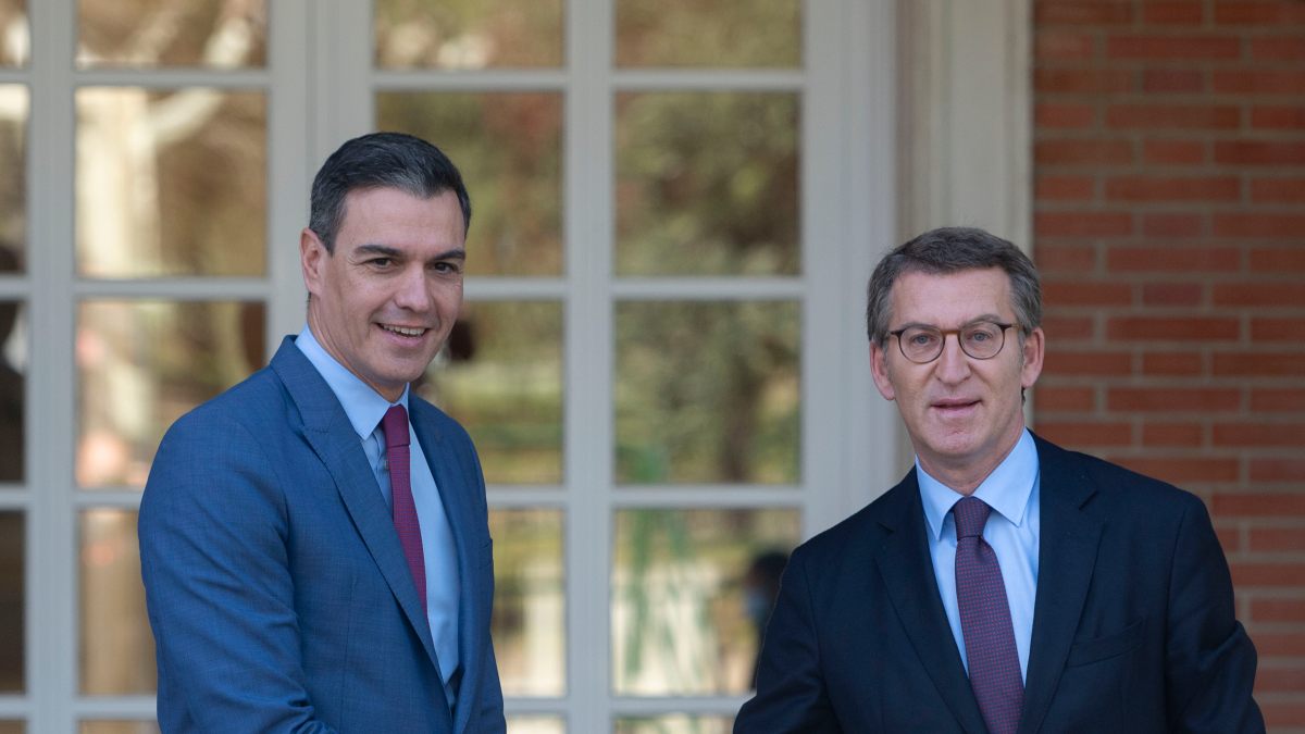 Feijóo cosecha apoyos en las embajadas europeas ante los bandazos de Sánchez  