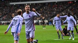 El Barça logra un valioso empate en Frankfurt tras sufrir durante gran parte del partido