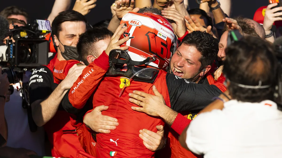 El mundial de Fórmula 1 adquiere color rojo, pero el destino pone zancadillas a Sainz y Alonso