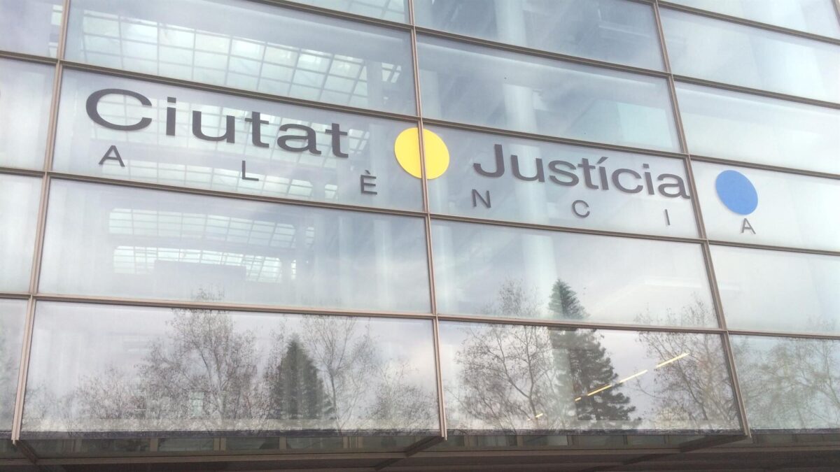 Una alto cargo de la Consejería de Igualdad maniobra para que el juez no investigue a Oltra