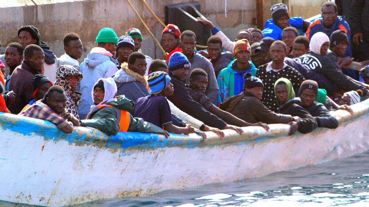 El giro del Sáhara frena la inmigración en Canarias pero dispara la que llega de Argelia