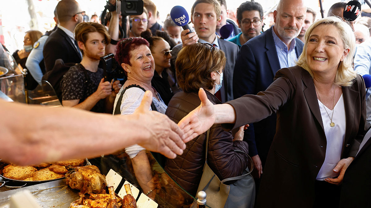 Olvidados por Macron, atraídos por Le Pen