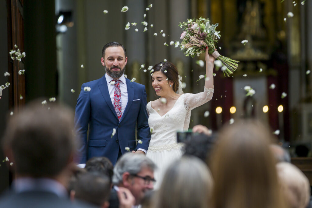 El político Santiago Abascal y Lidia Bedman durante su boda en Alicante, en 2018