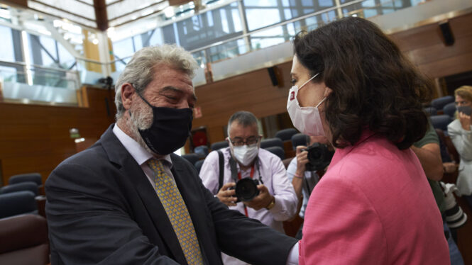 El falso empujón de Miguel Ángel Rodríguez y el efecto de la desinformación de contexto