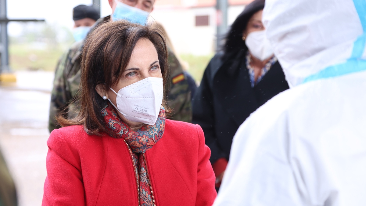 La ministra Robles estalla contra Belarra: «Ojalá pueda convencer a Putin»