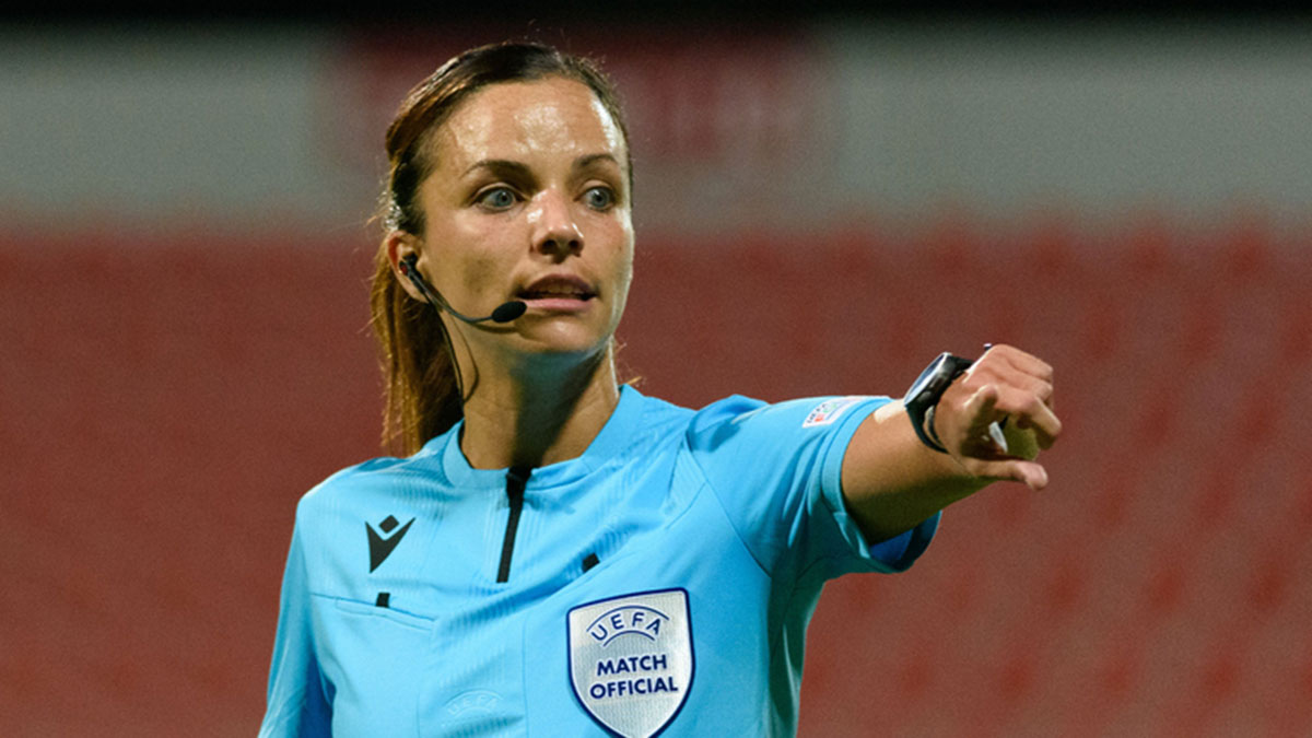 Marta Huerta de Aza, árbitra: «Ir a una Eurocopa femenina de fútbol es un regalo»