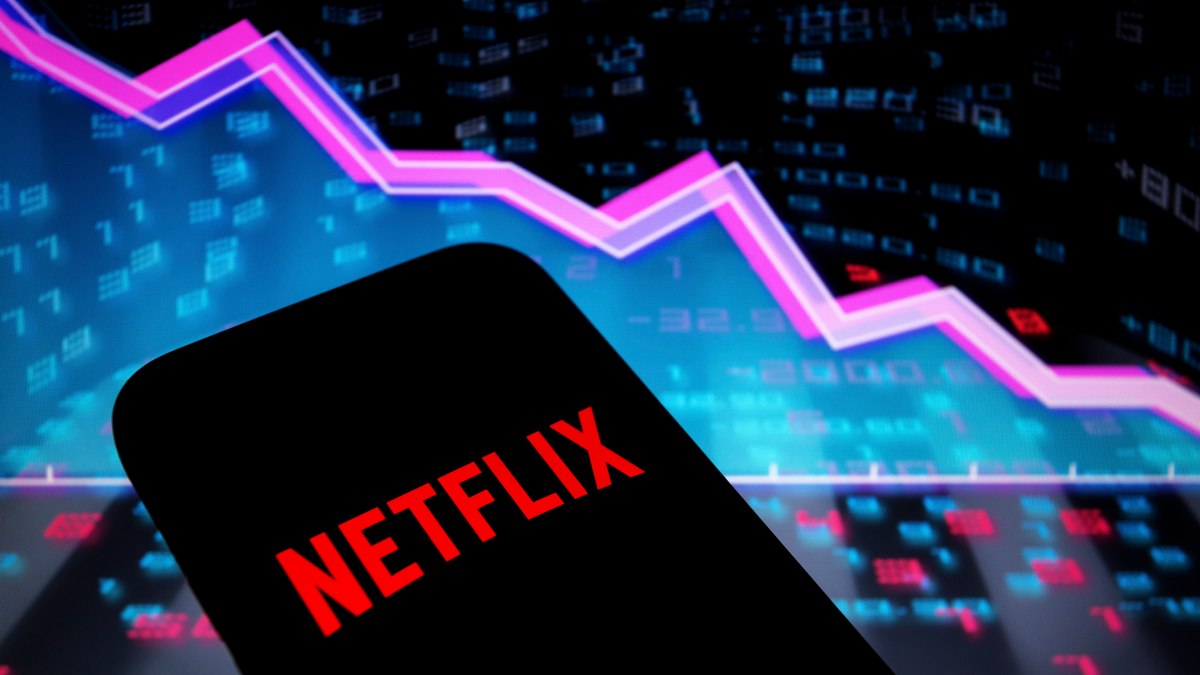 El 'virus woke' podría estar detrás de la caída de usuarios de Netflix, según Elon Musk