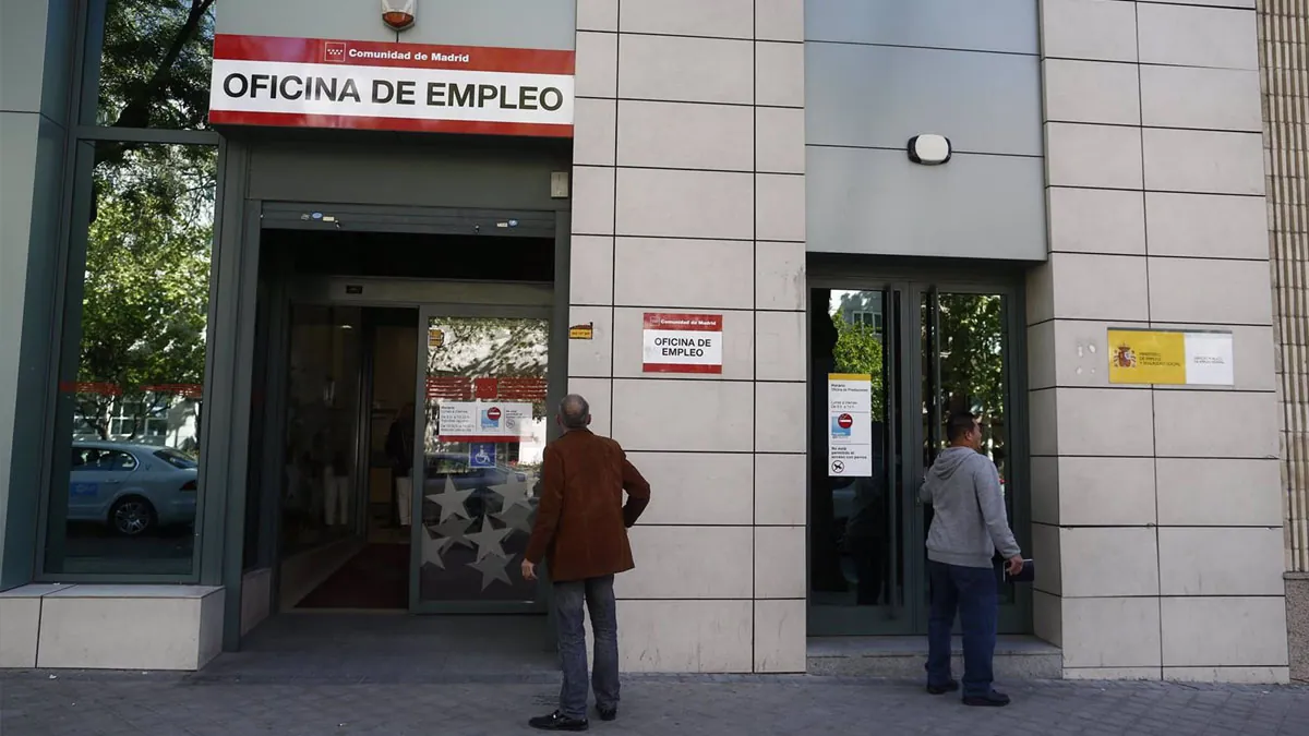La tasa de paro de España cerró febrero en el 12,6%, frente al 5,2% de la media de la OCDE