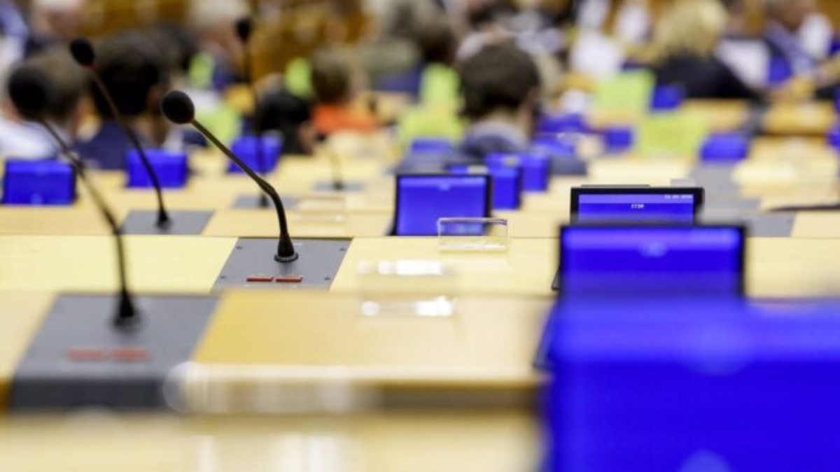 Empleados de la Embajada y los consulados en Reino Unido denuncian a España ante el Parlamento Europeo