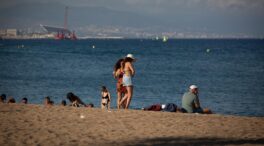 Barcelona prohibirá fumar en todas sus playas