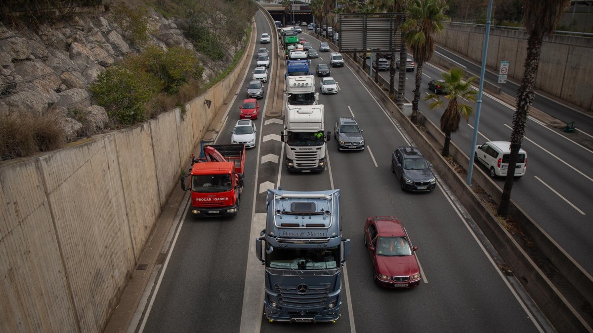 La crisis y el parón del transporte dejan el PMI manufacturero a mínimos de más de un año