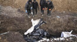 Ucrania halla una nueva fosa con decenas de cadáveres de civiles cerca de Kiev