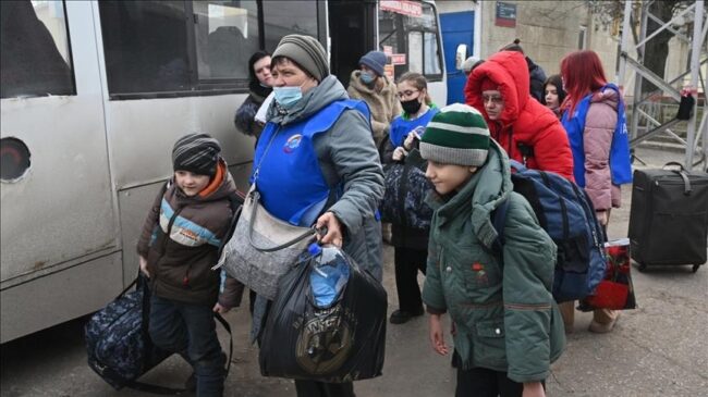 El gobernador de Lugansk pide a sus habitantes que la evacúen "mientras sea seguro"