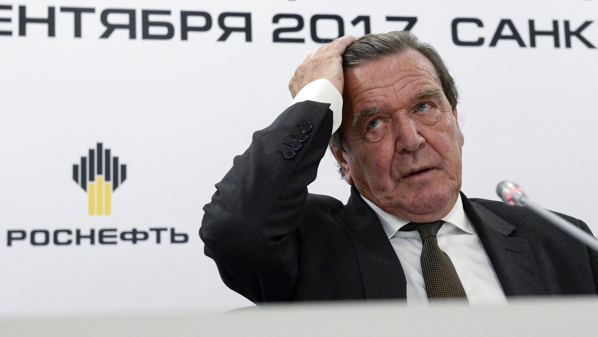 La caída de Schröder: Alemania le quita sus privilegios y la Eurocámara pide sanciones