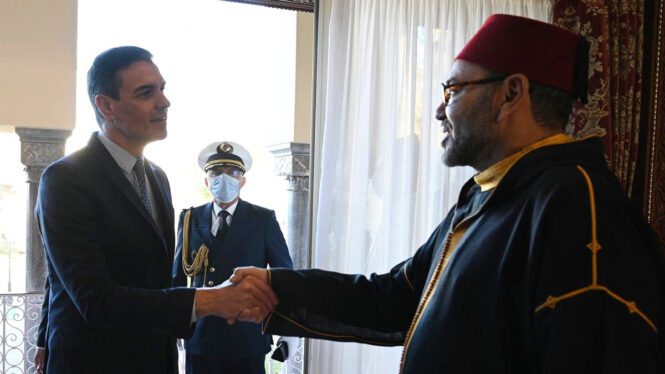 Mohamed VI planta a Sánchez: no participará en la cumbre de Rabat y le emplaza a otra visita