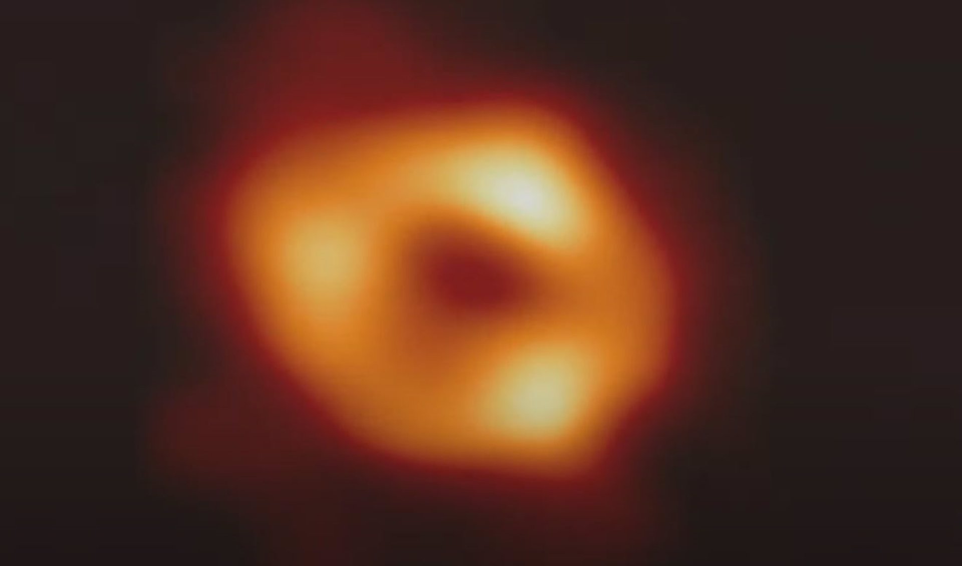 Toman la primera imagen del agujero negro supermasivo en el corazón de la Vía Láctea