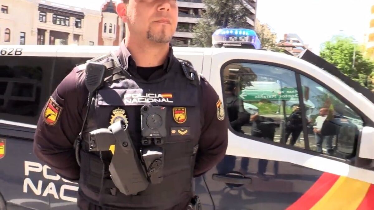 La Policía cuenta ya con las primeras pistolas táser para la seguridad ciudadana en Madrid