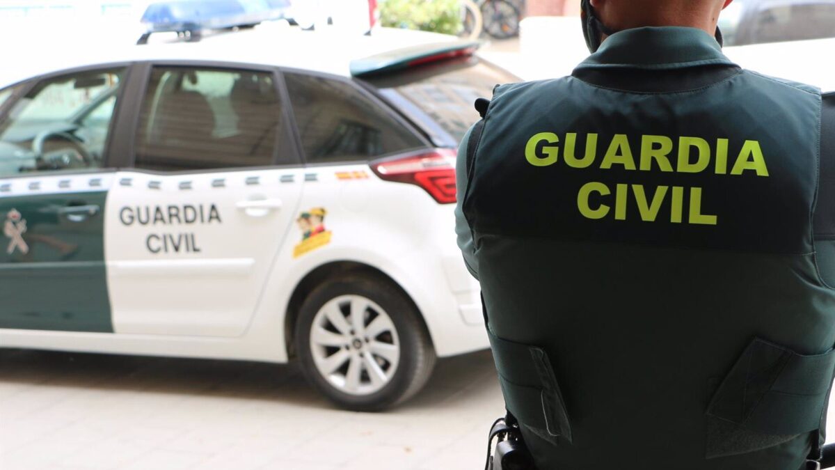 Detienen a un hombre por asesinar a su pareja a cuchilladas en presencia de sus hijos