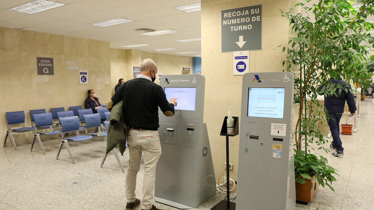 Cuidado con el borrador de la Renta: Hacienda duplica en masa la tributación por los ERTE