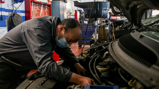 Los talleres de coches denuncian ante la UE los «abusos» de las compañías de seguros