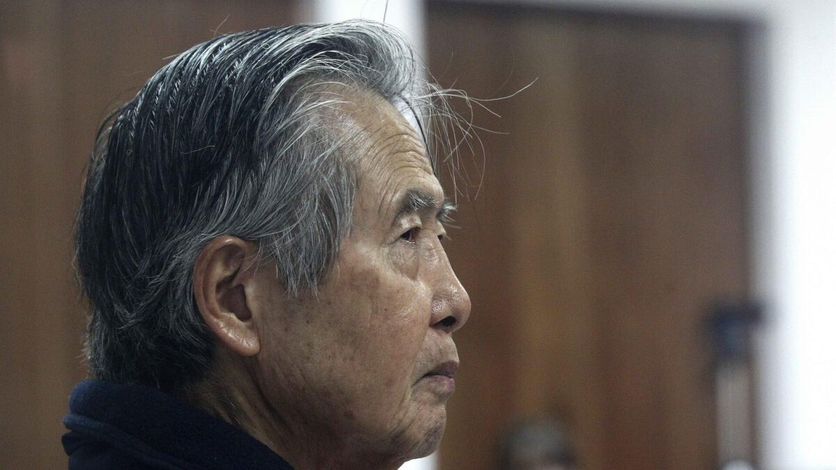 Trasladan al hospital al expresidente peruano Fujimori tras sufrir una «descompensación»