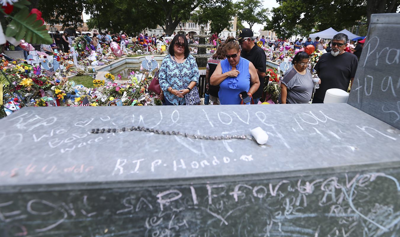 Comienzan los funerales de las víctimas asesinadas en Texas, en imágenes