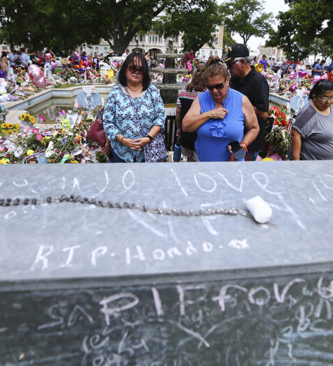 Comienzan los funerales de las víctimas asesinadas en Texas, en imágenes