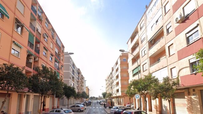 Un muerto y siete heridos por el incendio de una vivienda en Nazaret (Valencia)