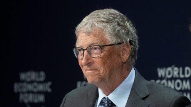 Albares se reúne con Bill Gates en Madrid para abordar la cooperación público-privada
