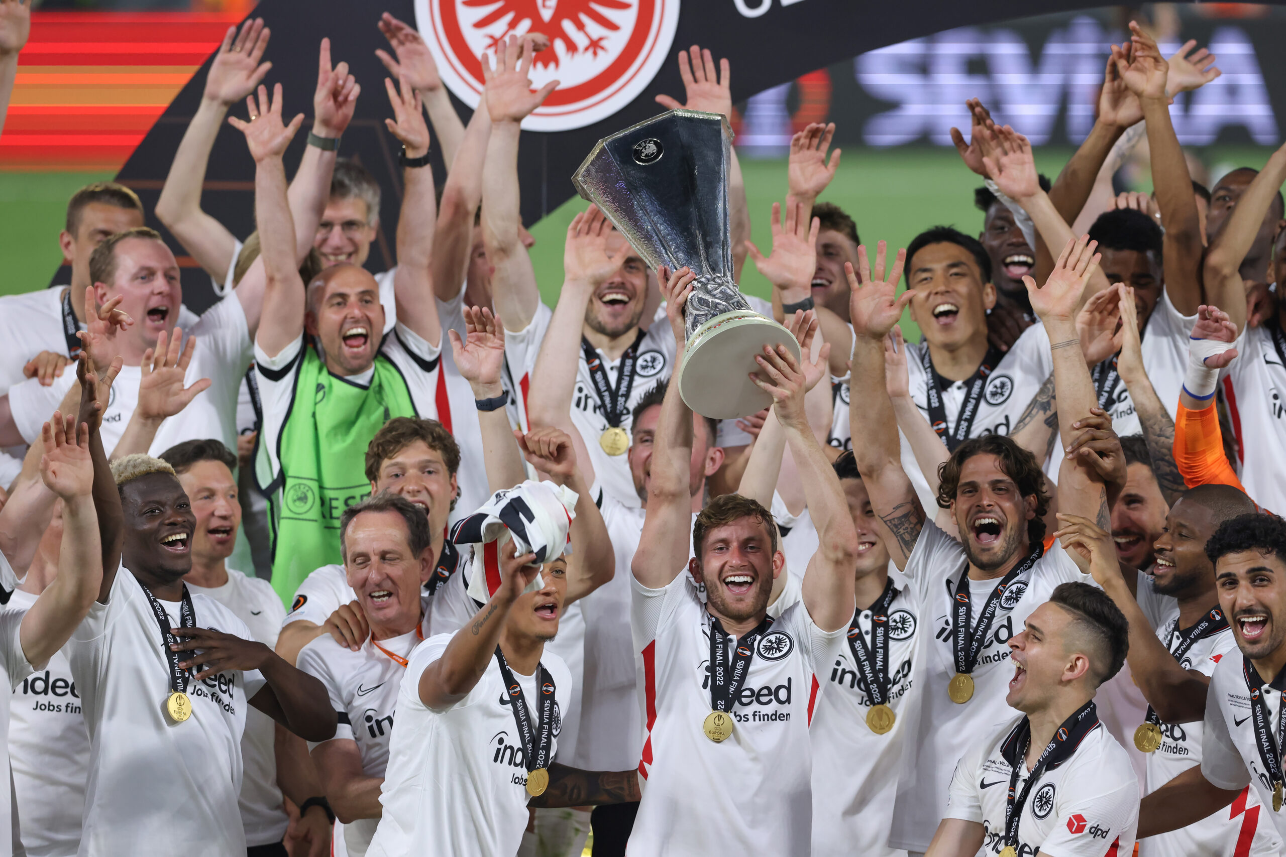 Eintracht, ganador de la Europa League UEFA, llega a la celebración de la victoria