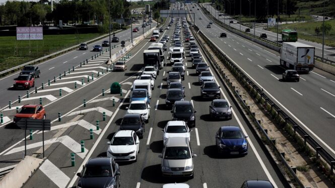 La Eurocámara defiende prohibir la venta de coches de combustión e híbridos en 2035