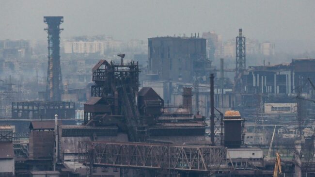 Ucrania denuncia que Rusia se está llevando metal del puerto de Mariúpol